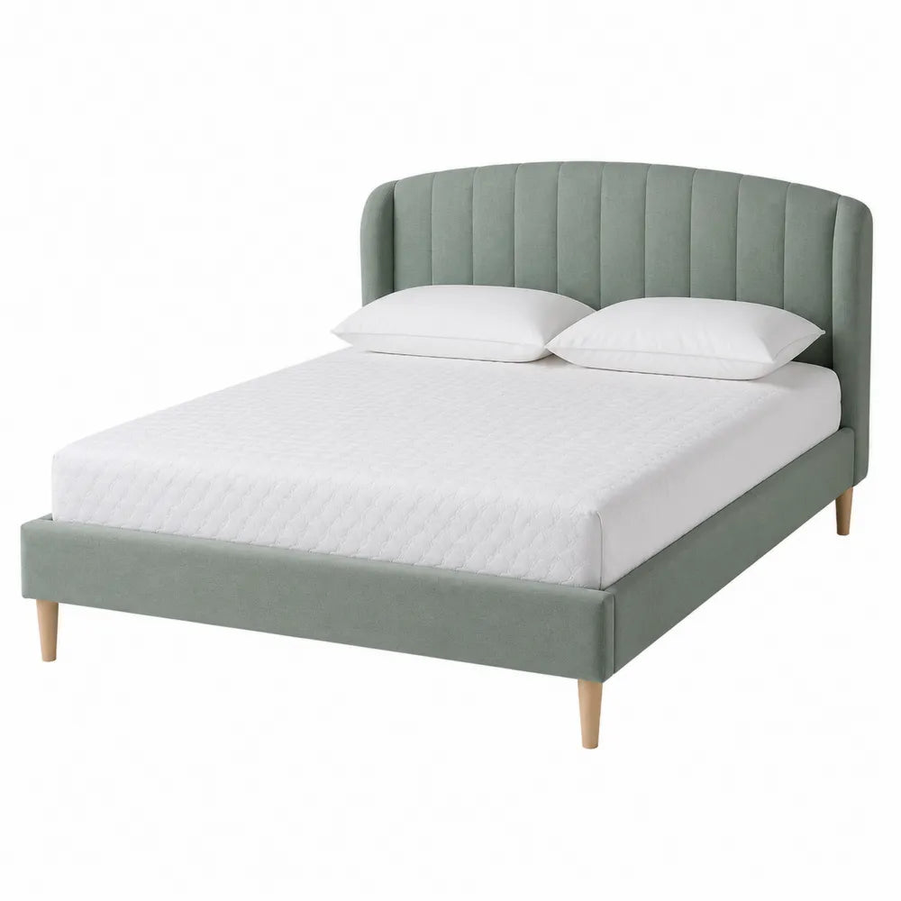 Letto matrimoniale imbottito in tessuto con testiera verticale curva struttura in legno e gambe in legno naturale colore verde salvia 160 x 200 cm